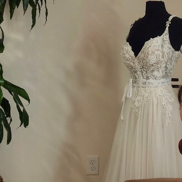 Wedding Dress - Picture 1 of 4